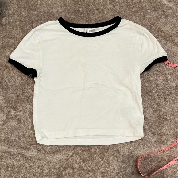 White tshirt - Picture 1 of 4